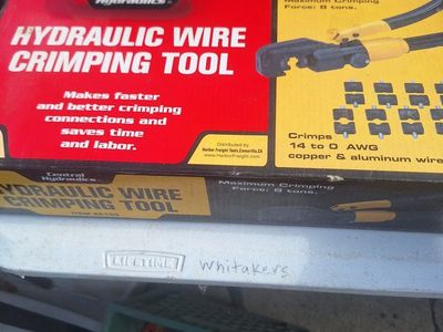 Hydraulic wire crimping tool