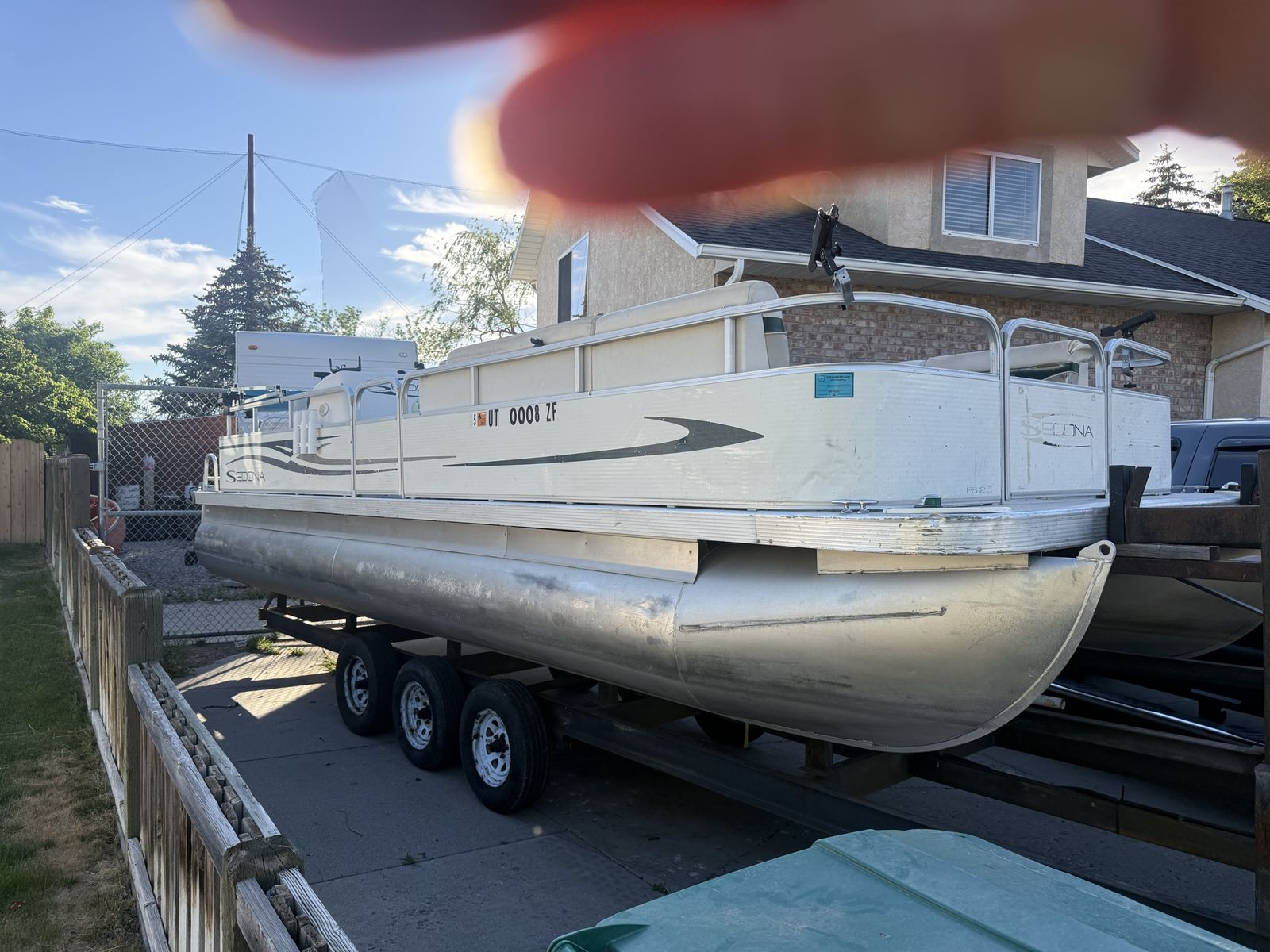 2008 Sedona 25 ft Pontoon Boat w/ 50hp Honda Outboard & Triple Axle Trailer - Garmin Fishfinder