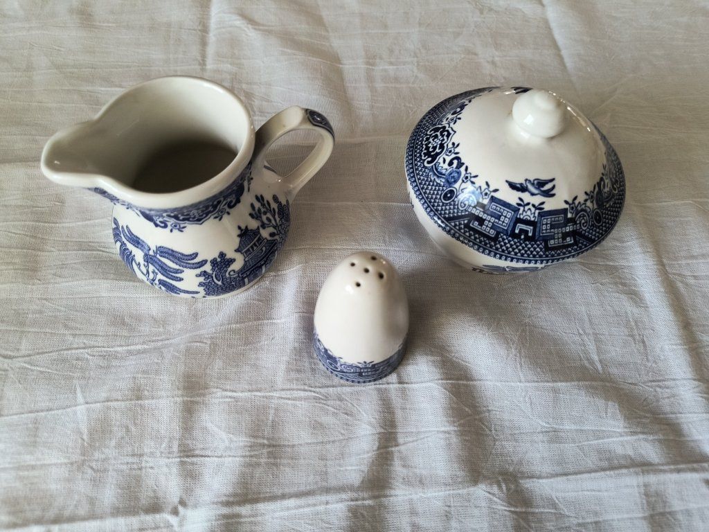 Vintage Churchill Blue Willow Pattern made in England. Teacups,, Creamer, Sugar Bowl, and Salt Shaker - 8 Pieces