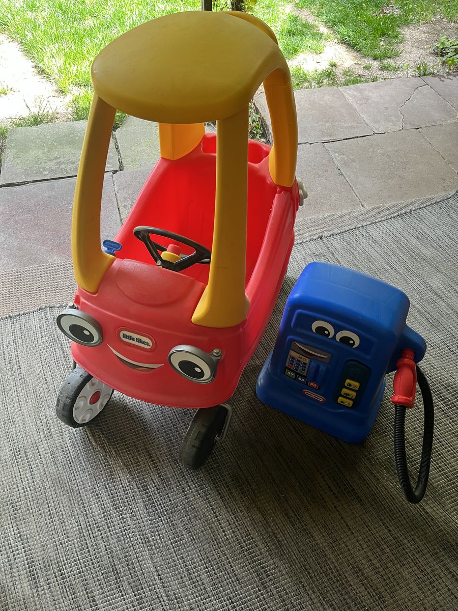 Little Tikes car and gas pump