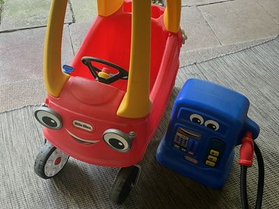 Little Tikes car and gas pump