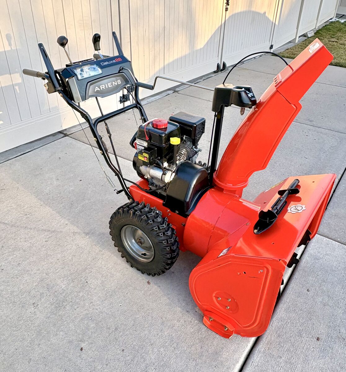 Ariens Deluxe 28 Snowblower with Auto-Turn
