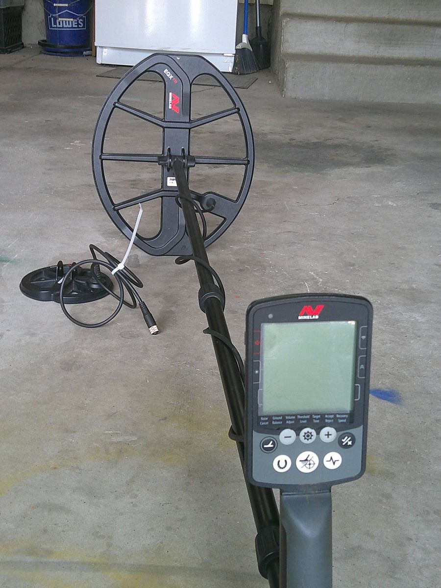 Minelab Eqinox 800 metal detector