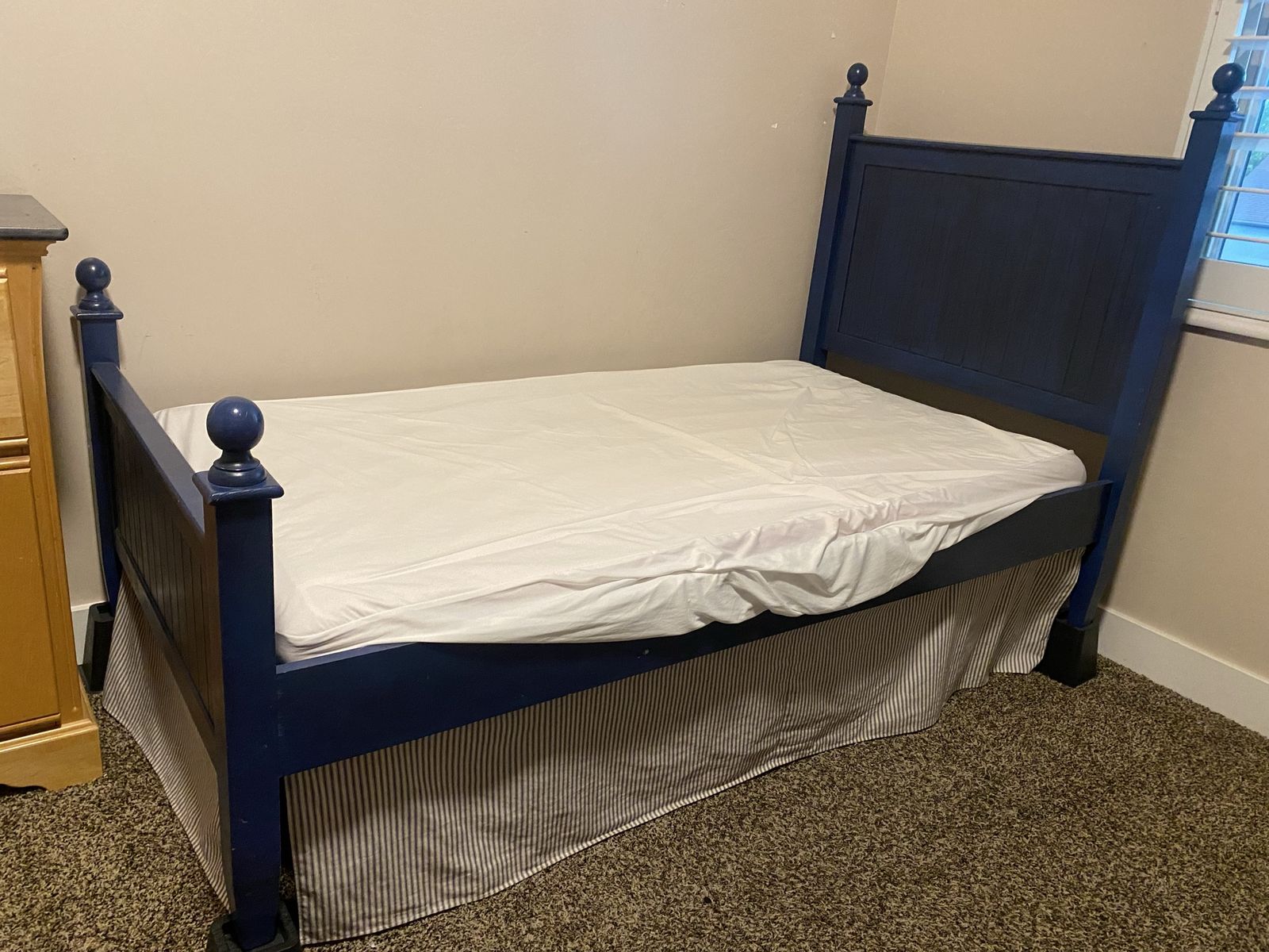 Navy Blue Twin Size Wood Bed Frame - Classic Spindle Design