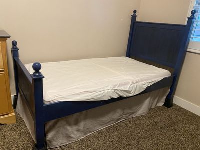 Navy Blue Twin Size Wood Bed Frame - Classic Spindle Design