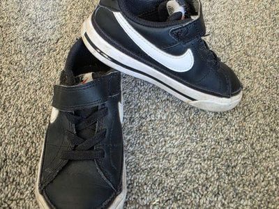 Nike Toddler Black & White Velcro Sneakers - Size 8C