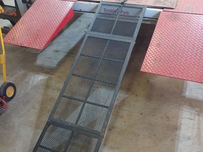 Portable folding pet ramp
