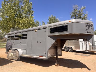 1999 GOOSENECK HORSE TRAILER 3 SLANT