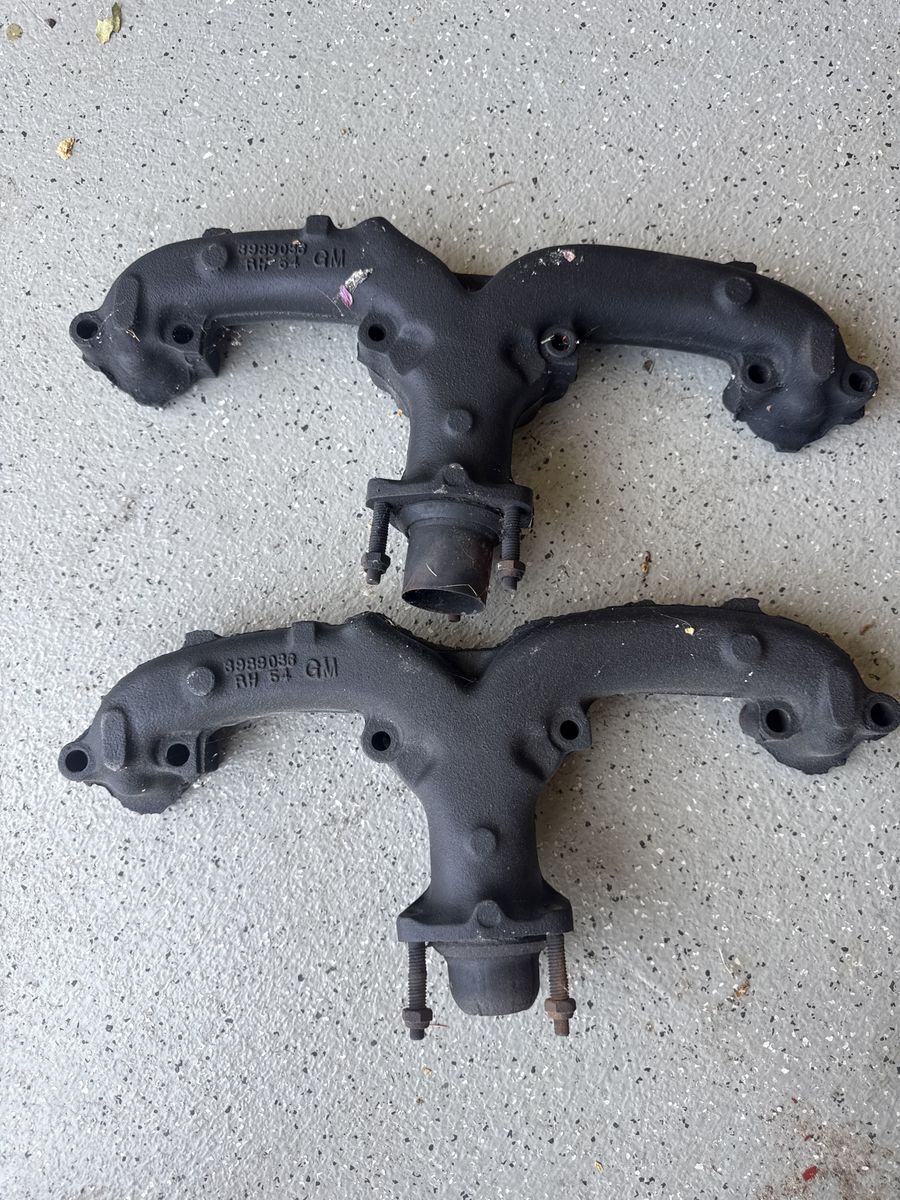 GM 3989036 RH Exhaust Manifold Pair - Vintage/Classic Car Part