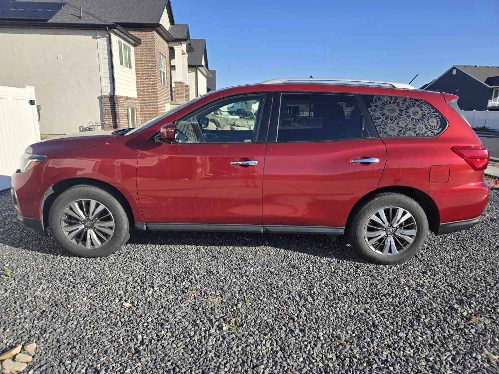2017 Nissan Pathfinder SV