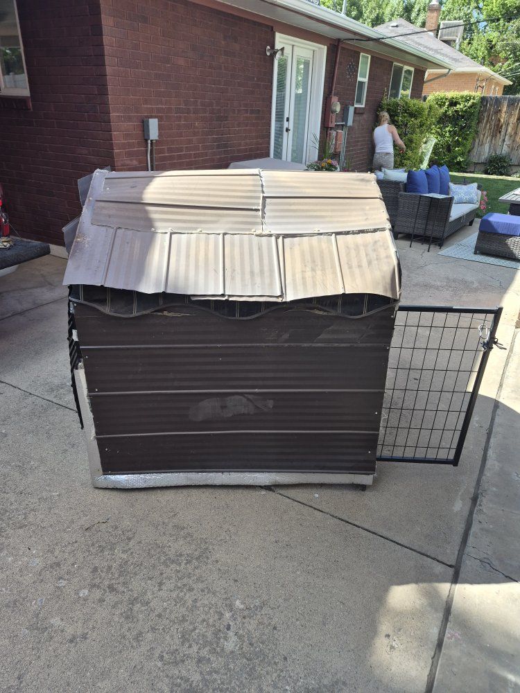 Large Outdoor Dog House with Metal Roof and Insulated Walls, Brown/Black