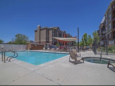 Looking for a roommate to re-sign my lease with for August in Downtown SLC