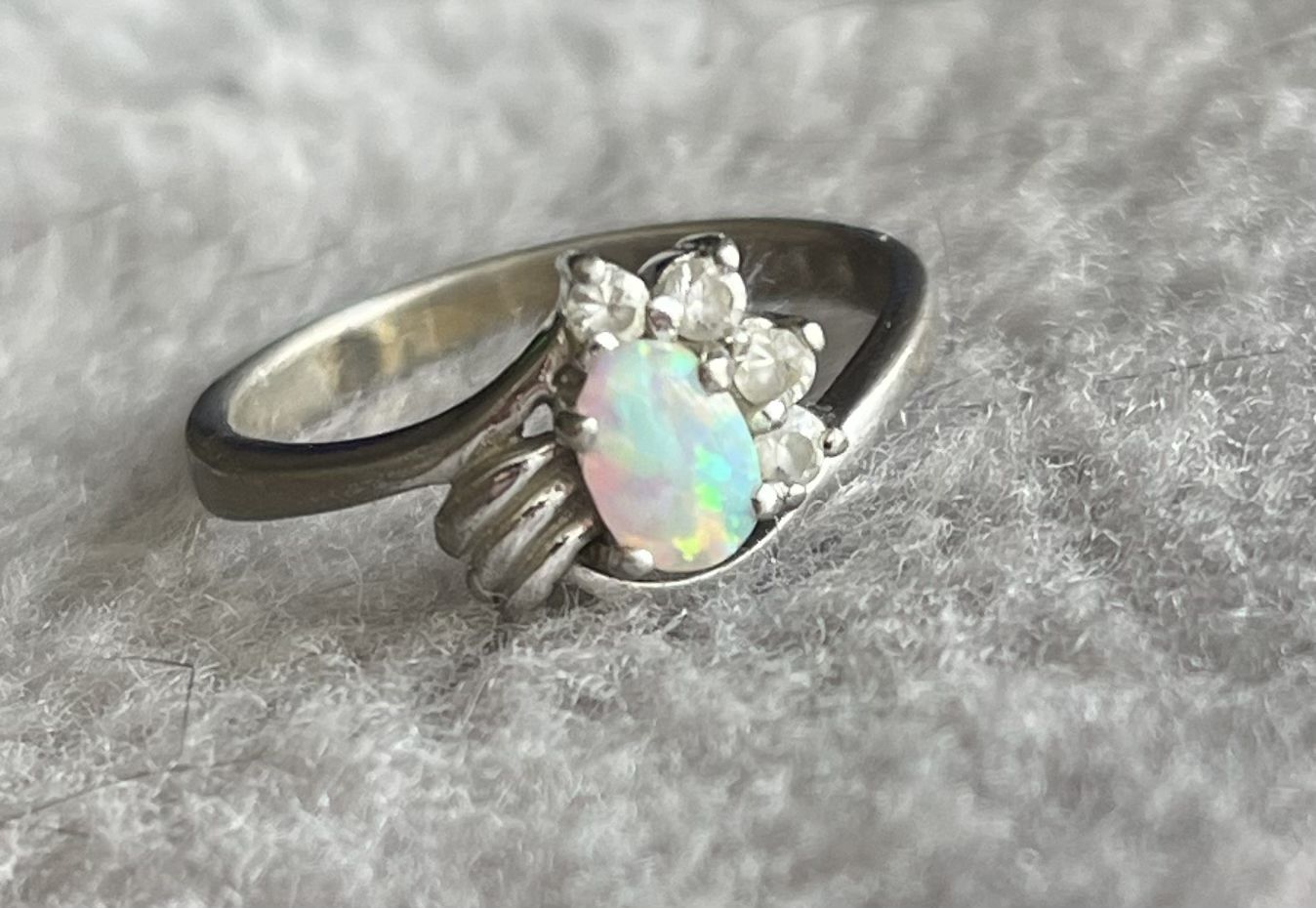 Beautiful Silver Ring with Opal Gemstone