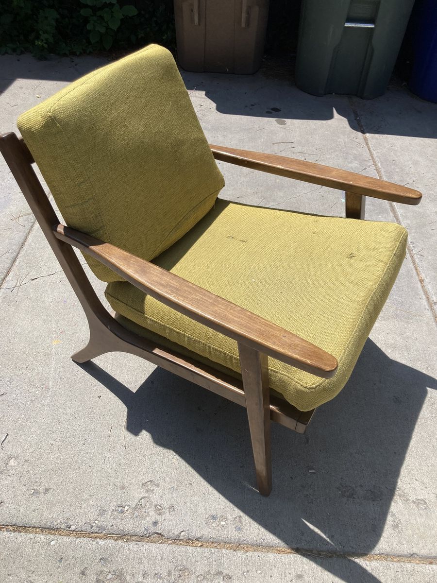 FREE - Lounge Chairs