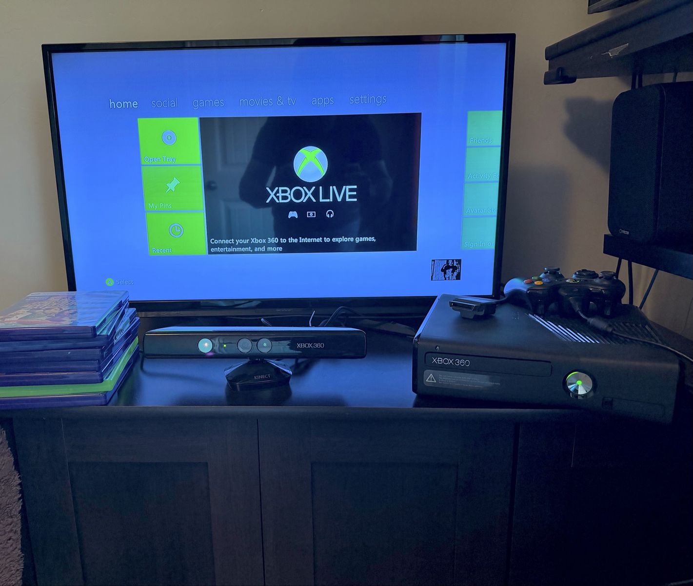 Xbox 360 Slim 320GB Console Bundle w/ Kinect, Controller, & 7 Games - Tested & Reset