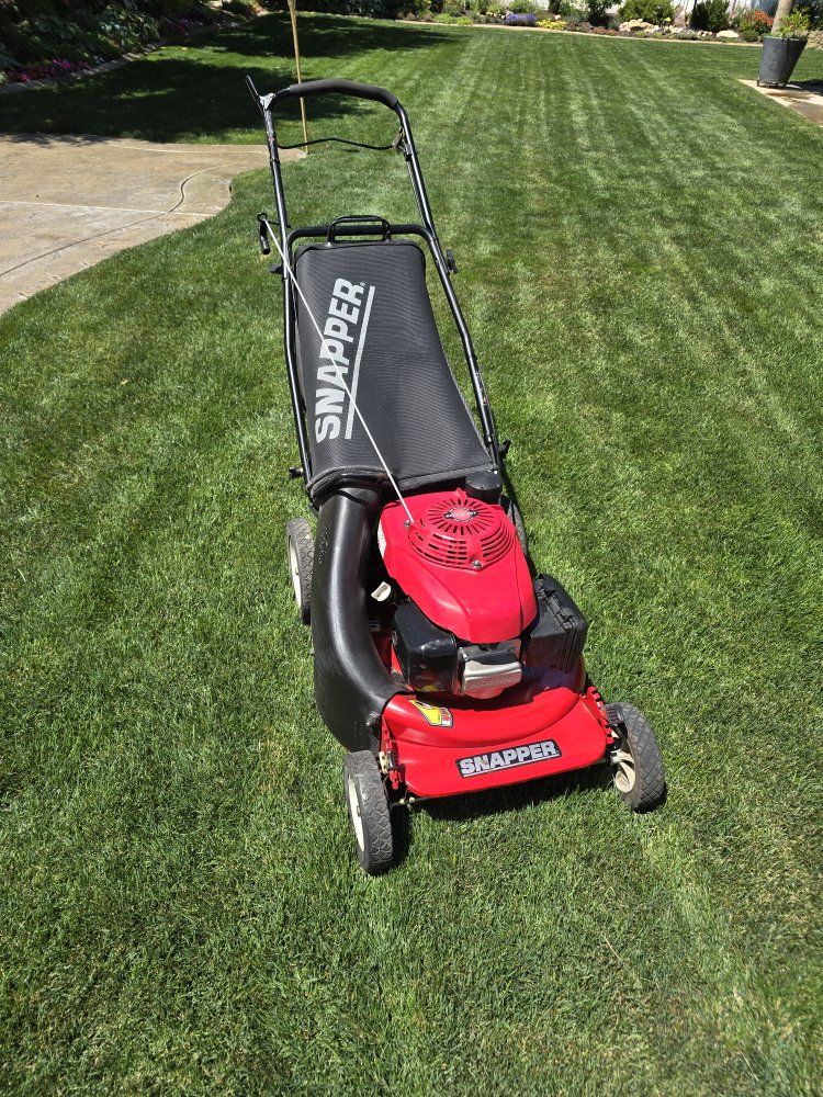 Snapper HiVac self-propelled mower with Honda easy start engine and grass bag.
