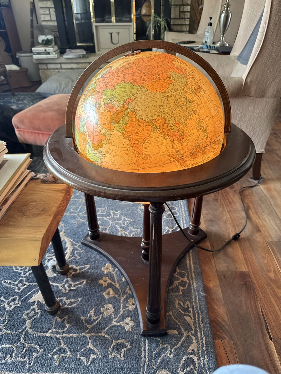 FLOOR GLOBE LAMP16” ILLUMINATED W/ WOOD STAND