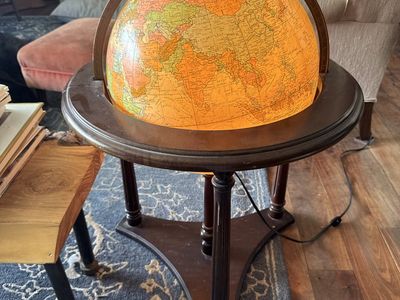 FLOOR GLOBE LAMP16” ILLUMINATED W/ WOOD STAND
