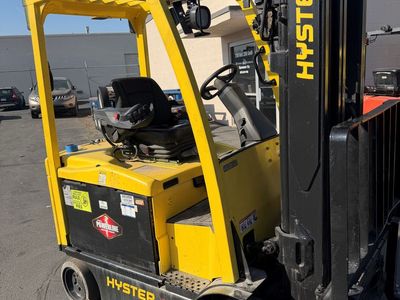 Nice Hyster 6,000 lb capacity 4-stage 20' lift electric forklift
