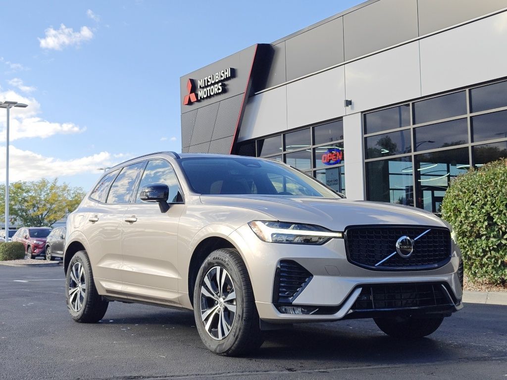 2025 Volvo XC60 B5 Core Dark Theme