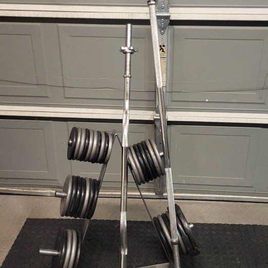 Weights 195 pounds