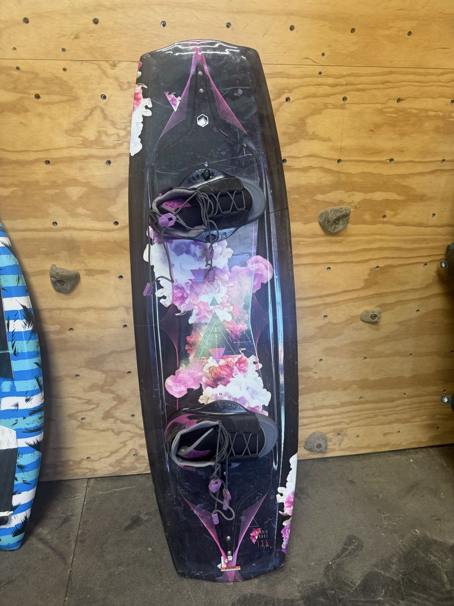 Liquid Force 135 Wakeboard with Bindings