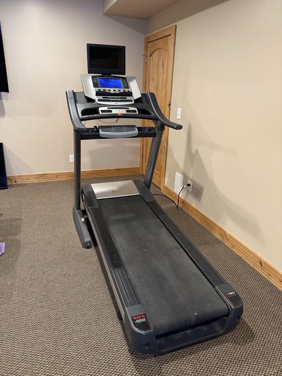 Freemotion 790 Interactive Treadmill with HD Touchscreen & iFit - Excellent Condition