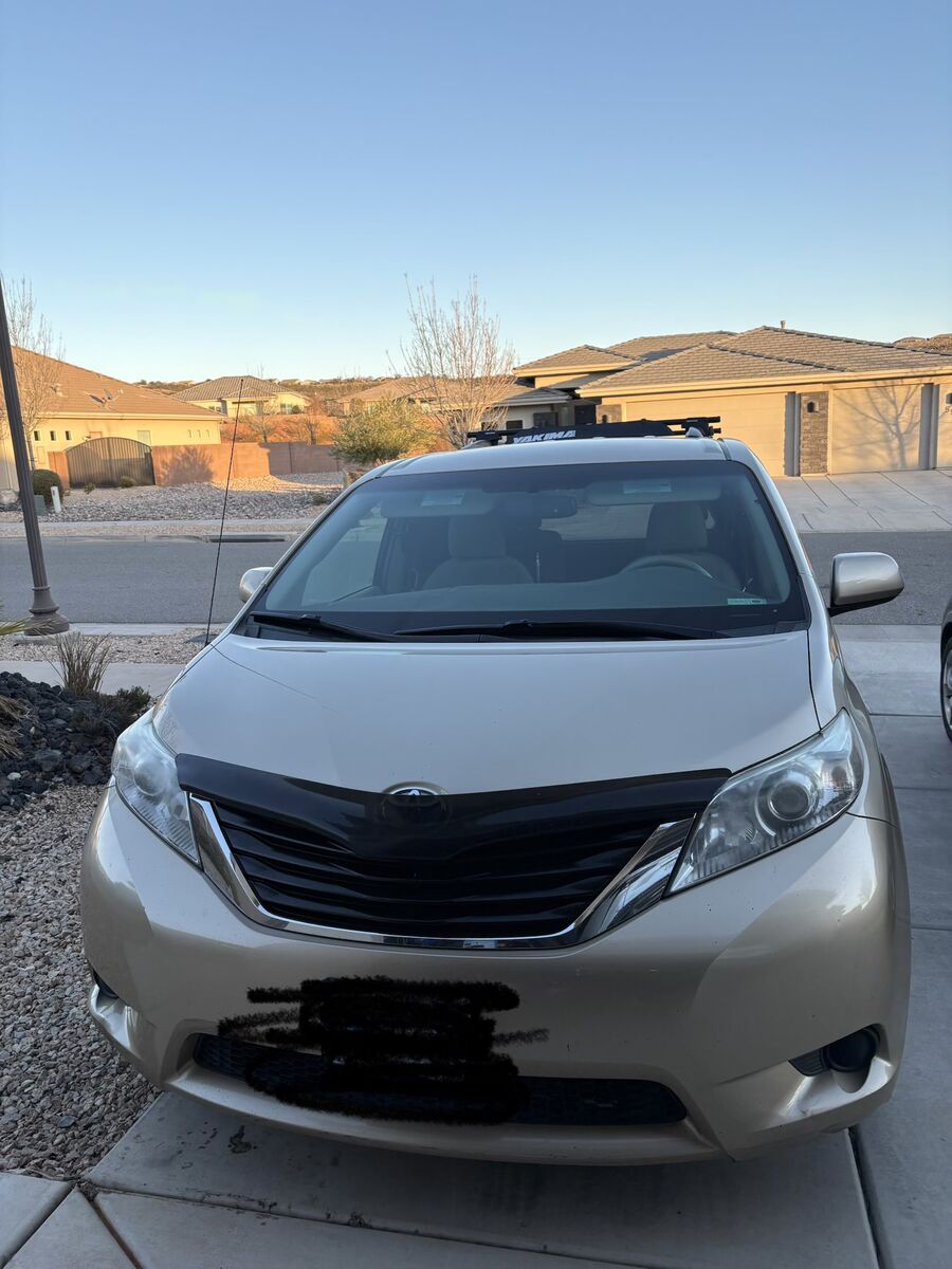 2011 Toyota Sienna LE 7-Passenger Auto Access Seat