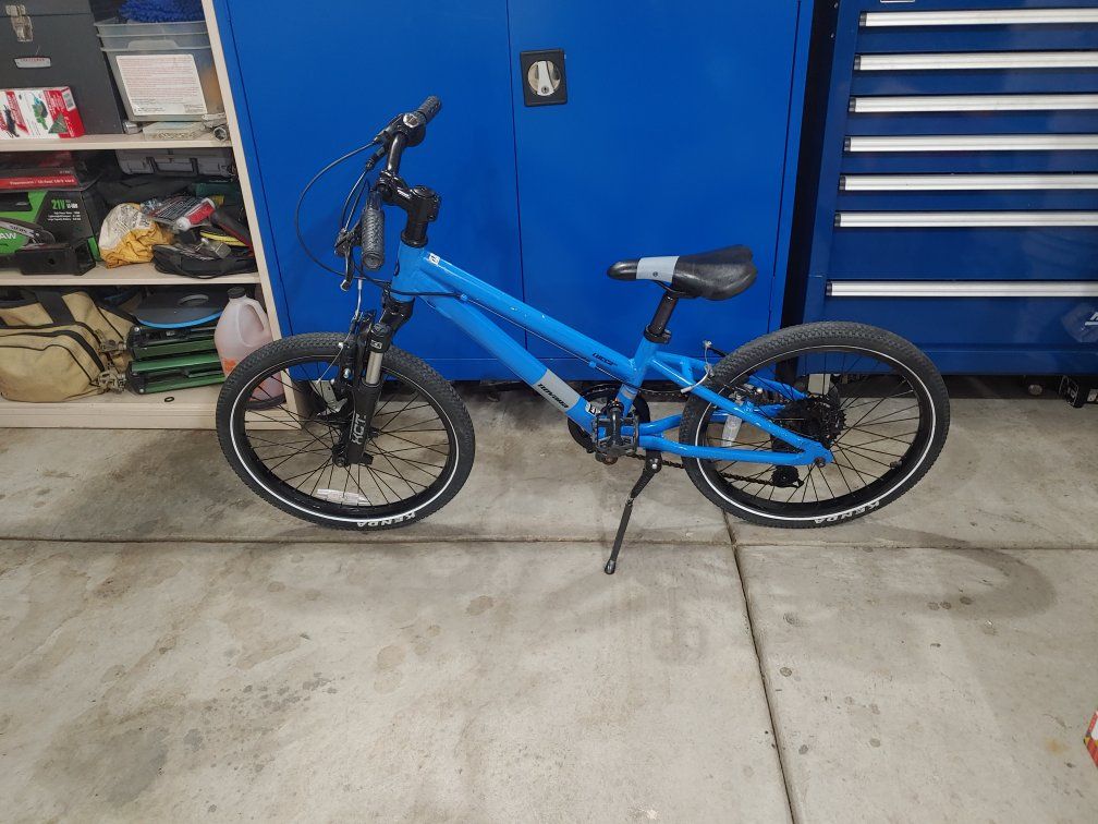 Novara REI Lucca 20" Tires Kids Mountain Bike with Front Shocks 6 Speeds