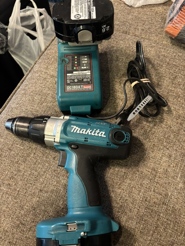 Makita Cordeleas Drill Driver 18 V W/battery@chrgr