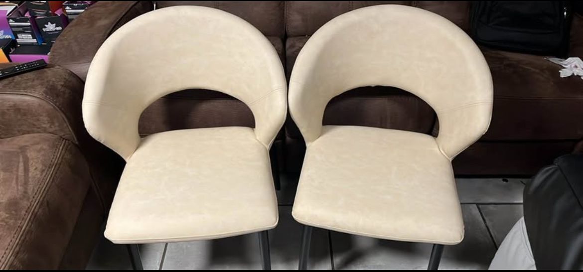 NEW NICE CREME COLORED LLEATHER CHAIRS