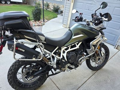 Triumph Tiger 900 Rally Pro Motorcycle - Green, Scorpion Exhaust, Hoowor Phone Mount