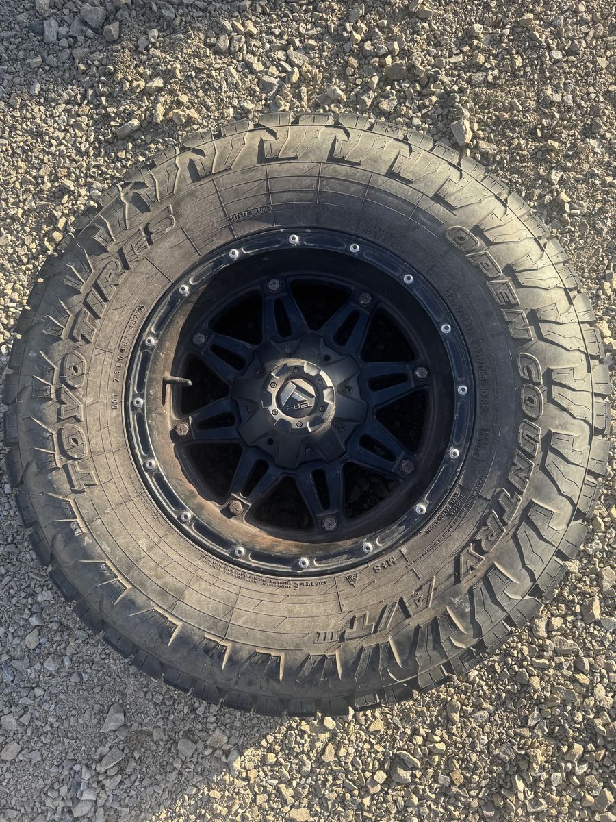 TOYO Open Country LT 285/75R17