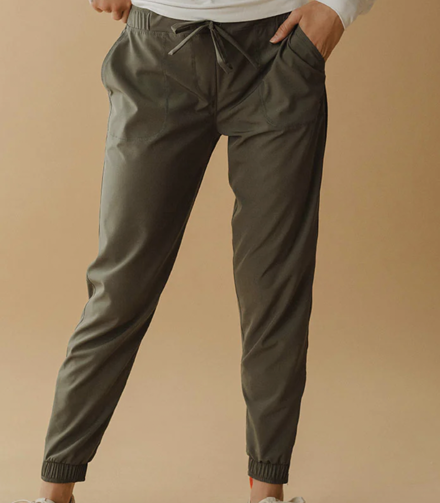 Albion jetsetters Women's Joggers army green size Small in Draper $40 cash/venmo