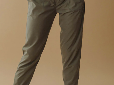 Albion jetsetters Women's Joggers army green size Small in Draper $40 cash/venmo