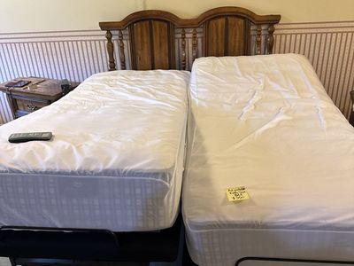 Adjustable bed base Split King