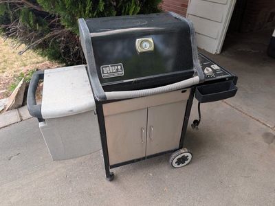 Weber Grill (broken off lid, see pictures)
