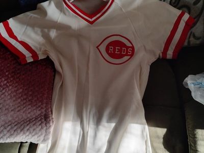 Vintage Cincinnati Reds Baseball T-Shirt - White with Red Trim and Logo