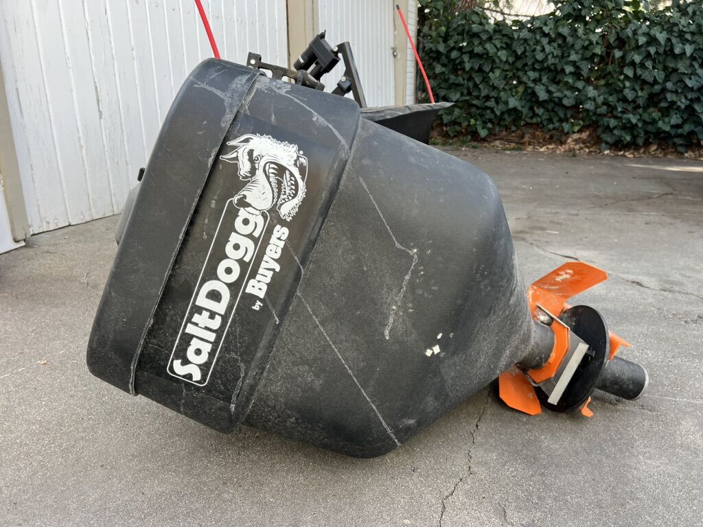 Salt Dog Tailgate Spreader
