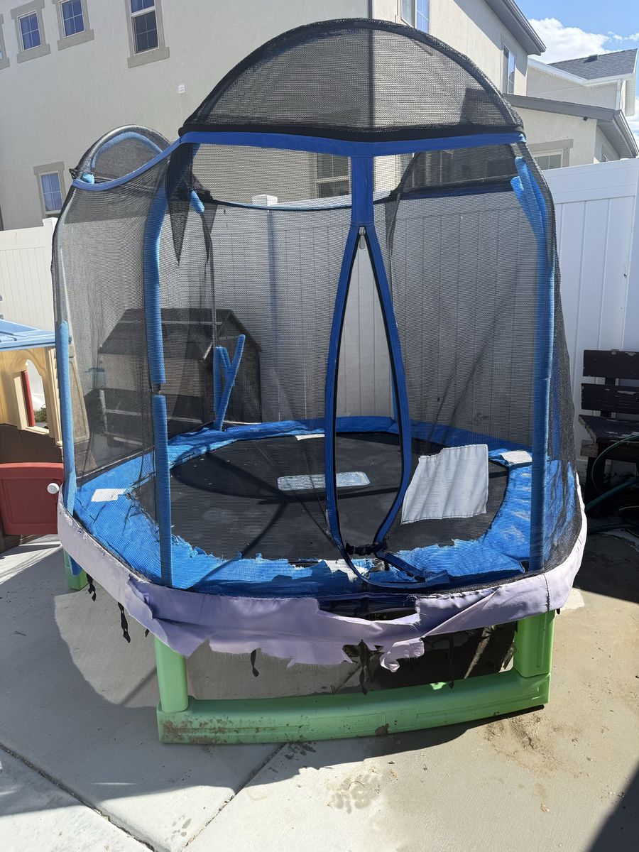 Free Little kids trampoline