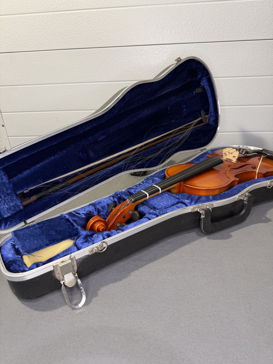 Yamaha 3/4 Student Violin 1980s with Case and Bow