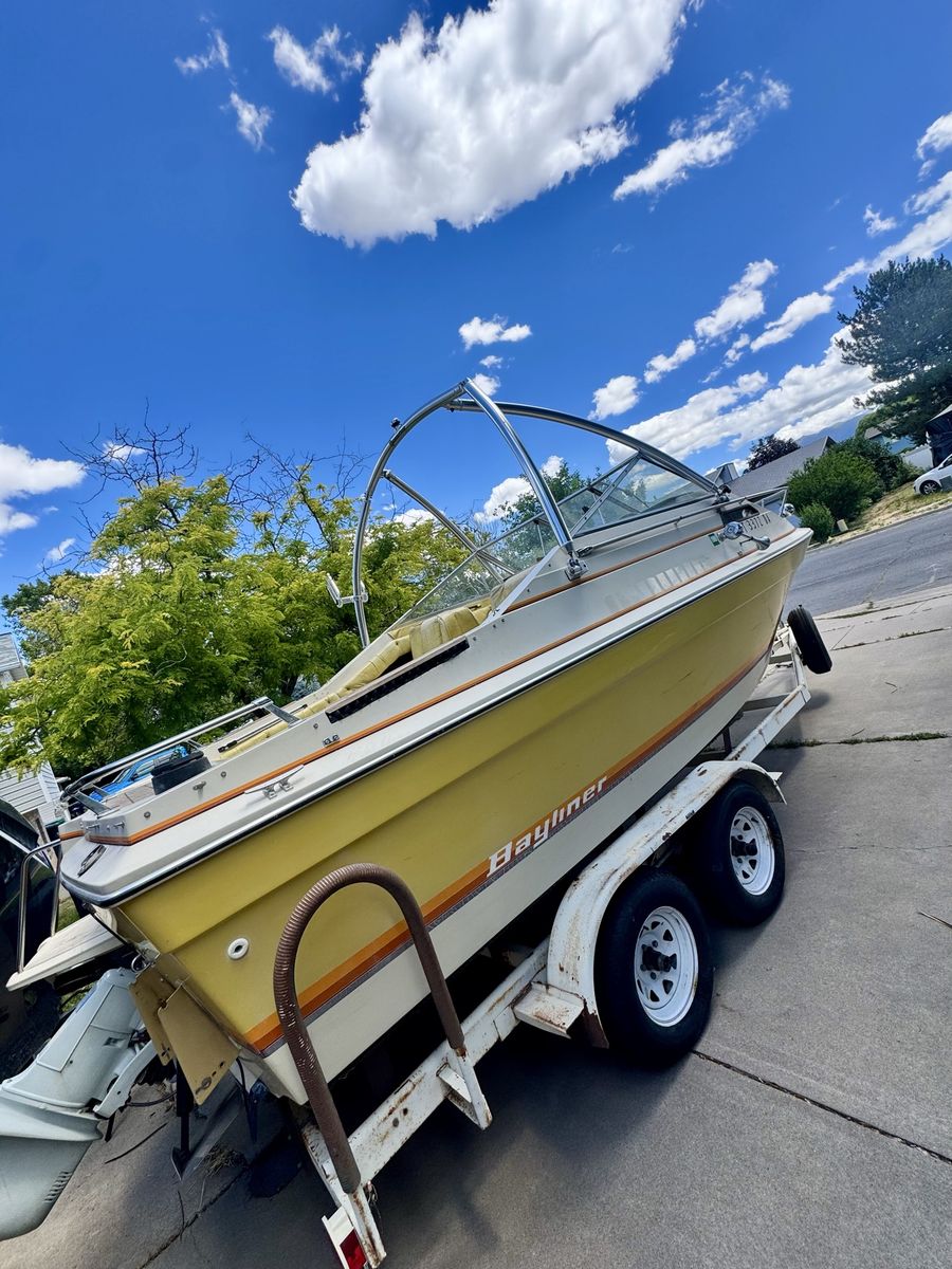 Bayliner Cuddy Motorboat with Trailer