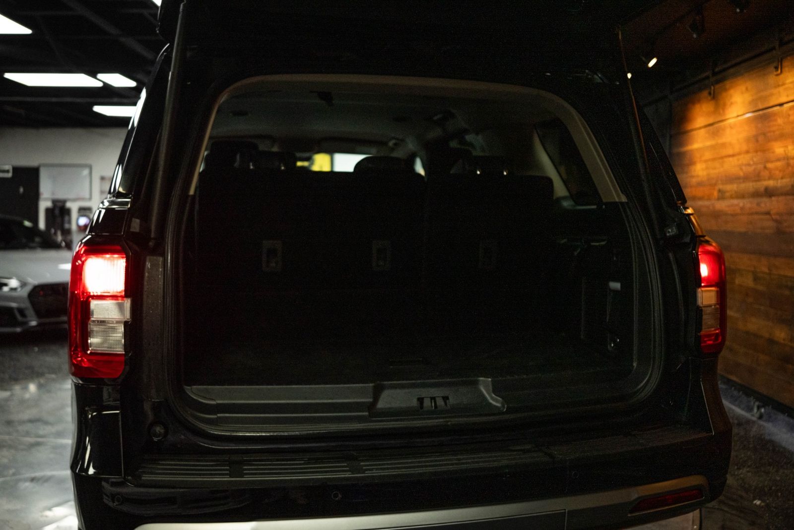 Main image 7