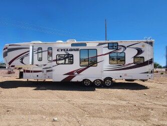 2011 40' CYCLONE FULL THROTTLE TOY HAULER