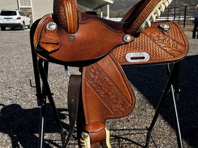 Youth barrel saddle