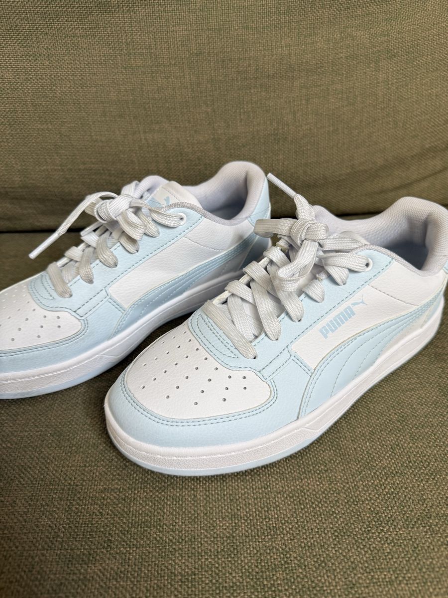 Puma Girls Size 5 White & Light Blue Low Top Sneakers