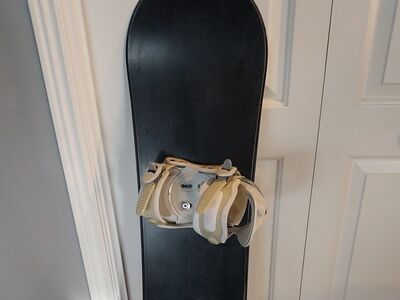 123cm youth snowboard (boots avail)