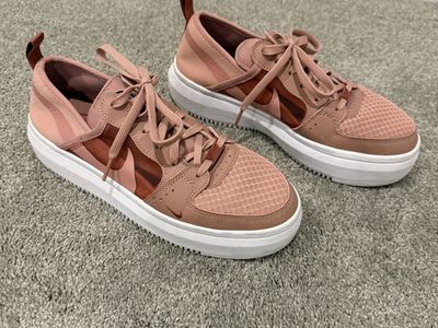 Nike Platform Size 9