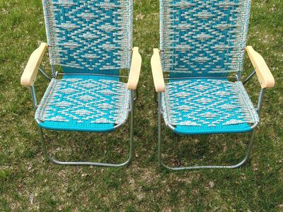 Folding lawn chairs