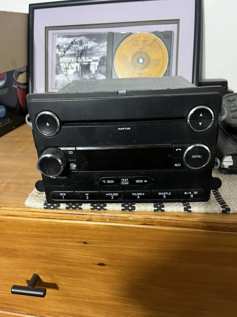 04-11 Ford E250 Radio 9C2T-18C869-CD $60